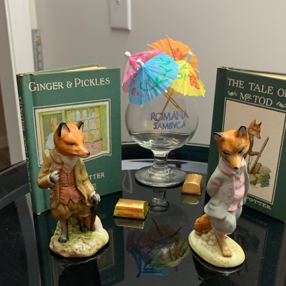 Royal Doulton's Beatrix Potter Porcelain Hand Painted Fox Duo & 2 Books